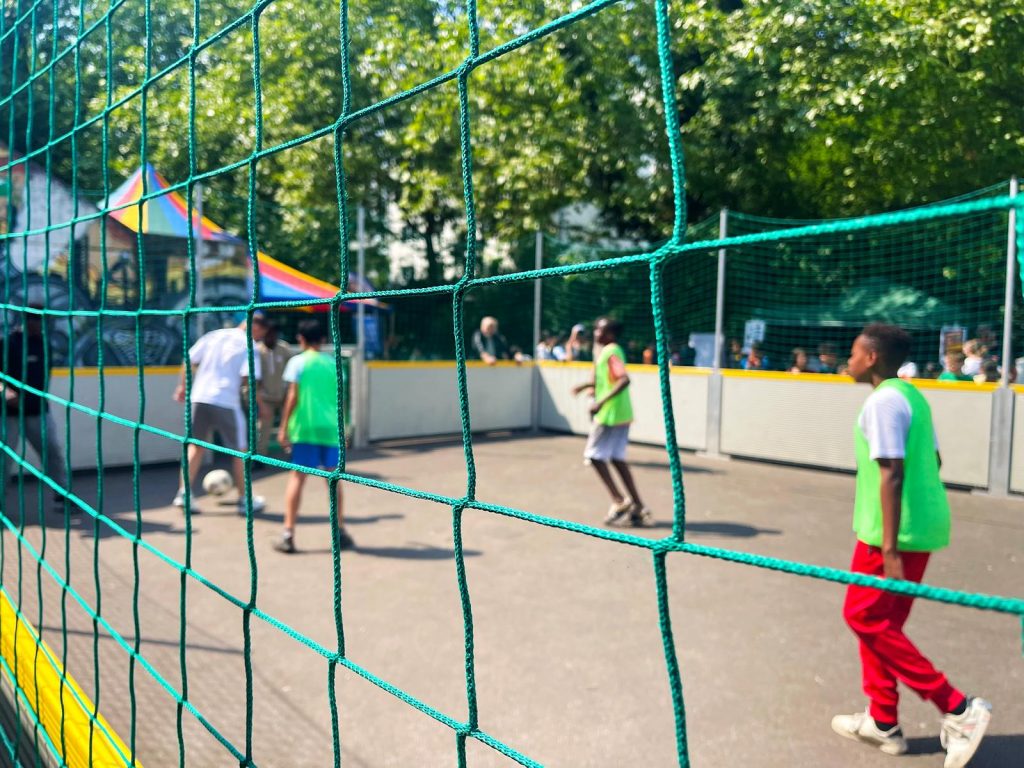 family-solution-fussball-Projekt Platz